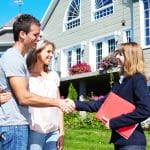 Agences immobilières : les avantages et inconvénients de recourir à leurs services