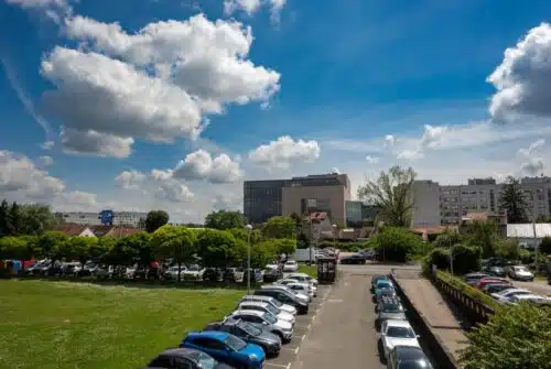 Comment se passe l’achat d’une place de parking pour investir ?