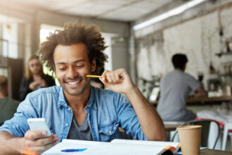 Financer ses études en Nouvelle-Aquitaine : Le guide du prêt étudiant